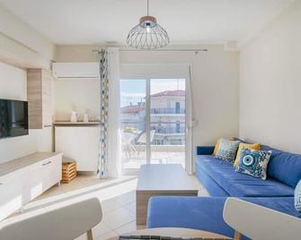 Neos Marmaras Family Suite - Neos Marmaras - Oturma odası