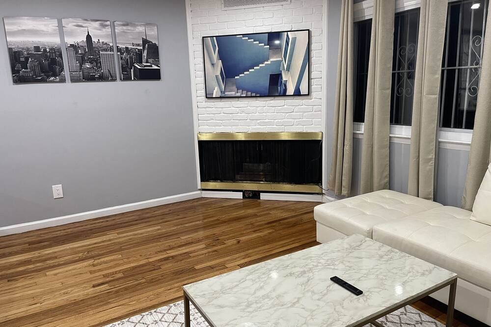 Welcome to The Nest, your friend & family’s next NYC luxury retreat! - كوينز - غرفة معيشة
