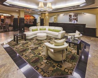 La Quinta Inn & Suites by Wyndham Searcy - Searcy - Lobby