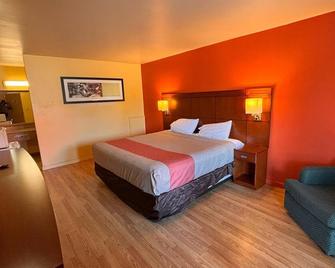 Sunrise Inn By OYO Newport News Us-60 - Newport News - Bedroom