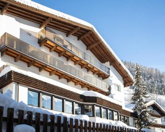 Abenteuerhotel Astoria - Nauders - Building