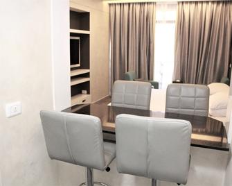 Beverly Hotel Beirut - ביירות - סלון