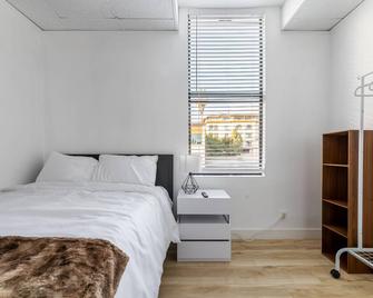 Walking distance to Caltech convention Center Pasadena Landmark room - Pasadena - Yatak Odası