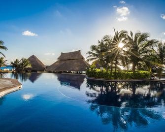 فييستا أمريكانا كونديسا كانكون بسعر شامل جميع الخدمات - كانكون - حوض السباحة