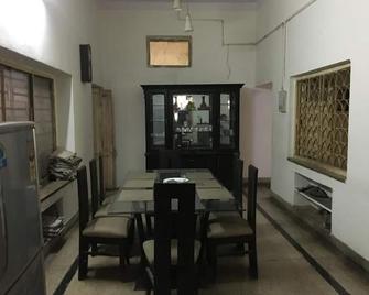 Sangam Homestay - Prayagraj - Dining room