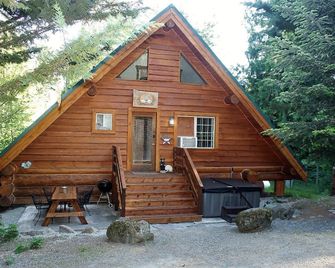 Cozy St. Helen's Cabin is Pet-friendly, Hot tub, AC, WIFI, Seasonal River Access - Randle - Bâtiment