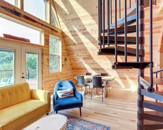 A-Frame Hardy Cabin with Spring River Views! - Hardy - Living room