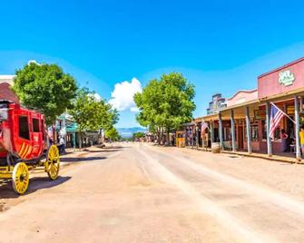 Historic San Jose House Room 2 Wyatt Earp - Tombstone