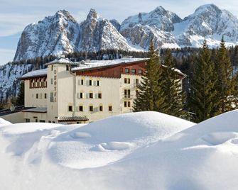 B&B Hotel Passo Tre Croci Cortina - Cortina d'Ampezzo - Clădire