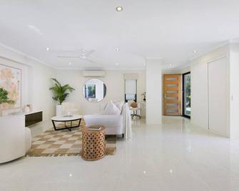 4 Bedroom Villa - Short Walk to the Beach! - Burleigh Heads - Lobby