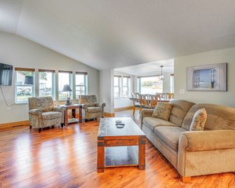 Waterfront Bay City Home w/ Dock & Boat Launch! - Bay City