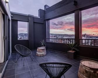 Change Overnight - Launceston - Balcony