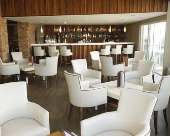 Park Central Hotel - בורנמאות' - מסעדה