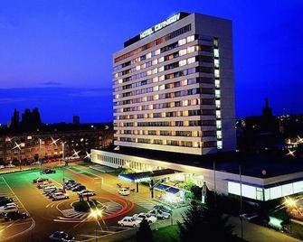 瑟爾尼果夫酒店 - 赫拉德茨 — 克拉洛韋 - Hradec Králové - 建築
