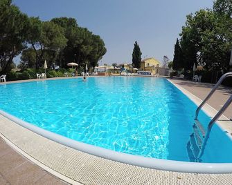 Hotel Marysierra - San Costanzo - Piscina