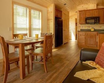 West Glacier Cabin Village - West Glacier - Dining room