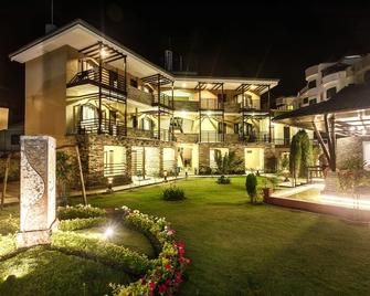 The Lakeside Retreat - פוחארה - בניין