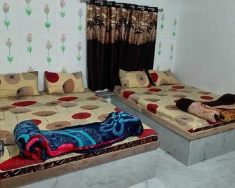 S R Farm House - Sasan Gir - Bedroom