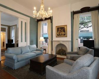 Malaga Inn - Mobile - Living room
