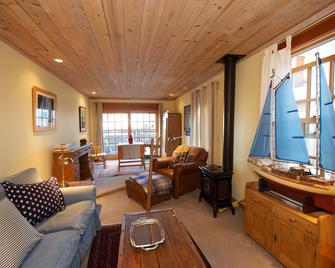 Downtown Tiburon Bay Side - Tiburon - Living room