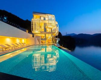 Gapyeong Suiteian Hotel&resort - Gapyeong - Pool