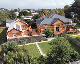Silwood Apartment fully self contained with Kitchen and Laundry - Devonport
