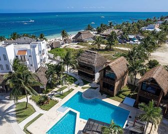 Kabañas & Beach Club Ojo de Agua - פוארטו מורלוס - בריכה