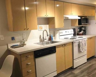 Haywood Rooms - Cumming - Kitchen