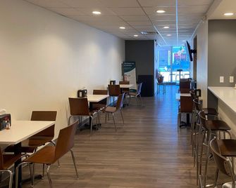 Days Inn by Wyndham Manitowoc - Manitowoc - Essbereich