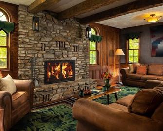 Amazing Home on Yough River; Near Bike Trail, Rafting, Hiking, Skiing - Confluence - Sala de estar
