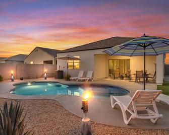 East Valley Peaceful Oasis W/Private Pool That Is Heated At No Extra Cost - Florence - Pool