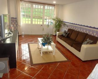 Dupex 4pieces apartment house with 110m between private pool 25 km from Porto - Santa Maria da Feira - Living room