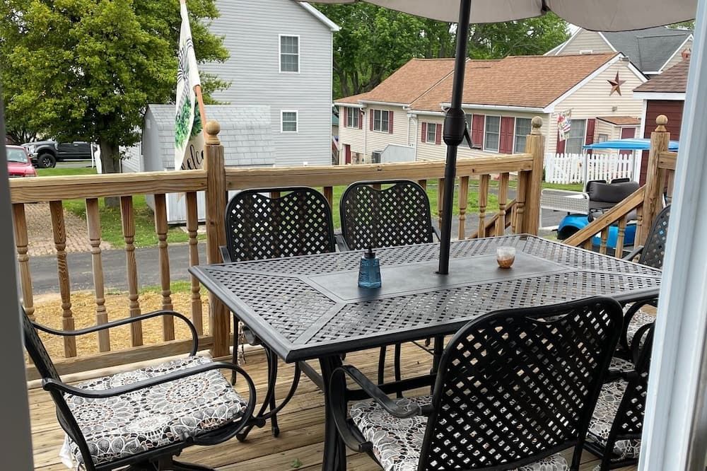 Waterview Cottage with Amazing Sunsets overlooking The Chesapeake Bay