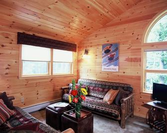 Upscale Fryeburg Cabin Hot Tub and Billiards Table! - Fryeburg - Stue