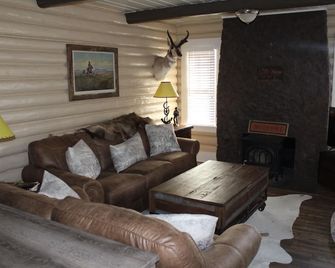 Historic Log Cabin home on Main Street - Buffalo - Obývací pokoj