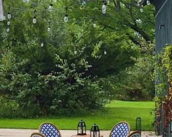 Sleepover Studio w Heated Indoor Pool in Rural WNY - Up to 10 Guests - Go Bills! - Eden - Patio