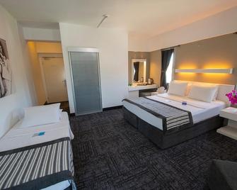Ladin Hotel - Cesme - Phòng ngủ