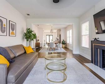 Historic home in the ️ of Dallas (M-Streets) - Dallas - Living room