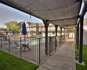 Motel 6 Sacramento Central - Sacramento - Svømmebasseng