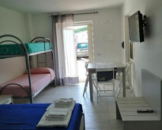Monolocale Tirreno studio seafront - Formia - Camera da letto