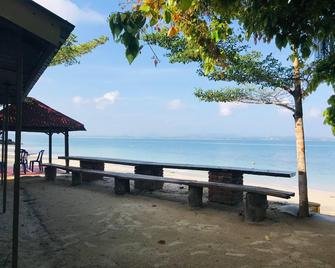 Kapas Coral Beach Resort - Marang - Beach