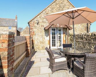 Stable Cottage - Newport - Patio