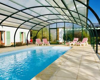 La Blatière French Cottages - L'Absie - Piscina