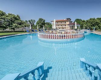 Sintrivanis Beach Resort - Paralia Skotinas - Pool