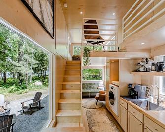 Tiny-home on the beautiful waters of Deer Lake! - Deer River - Kitchen