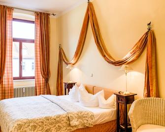 Hotel Zum Bär - קוודלינבורג - חדר שינה