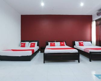 OYO 90274 Wadi Isfa Inn - Kota Bahru - Schlafzimmer