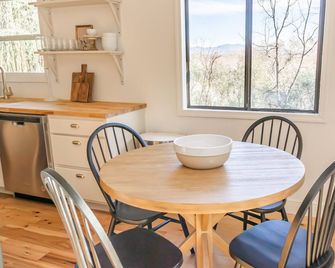 Cozy cottage close to downtown Hayesville - Hayesville - Comedor