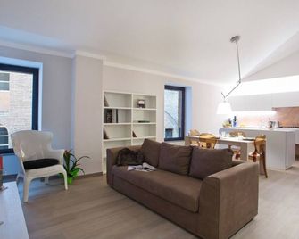 Il Tolomei - Central In The Middle Of Main Street - Siena - Living room