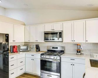 3-bedroom house in peaceful Fernley, NV - Fernley - Kuchyň